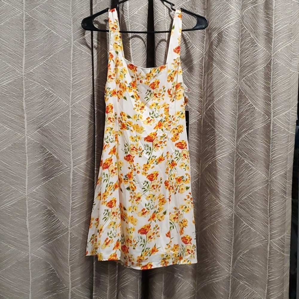 Day Date White and Orange Floral Print Tie_ Back